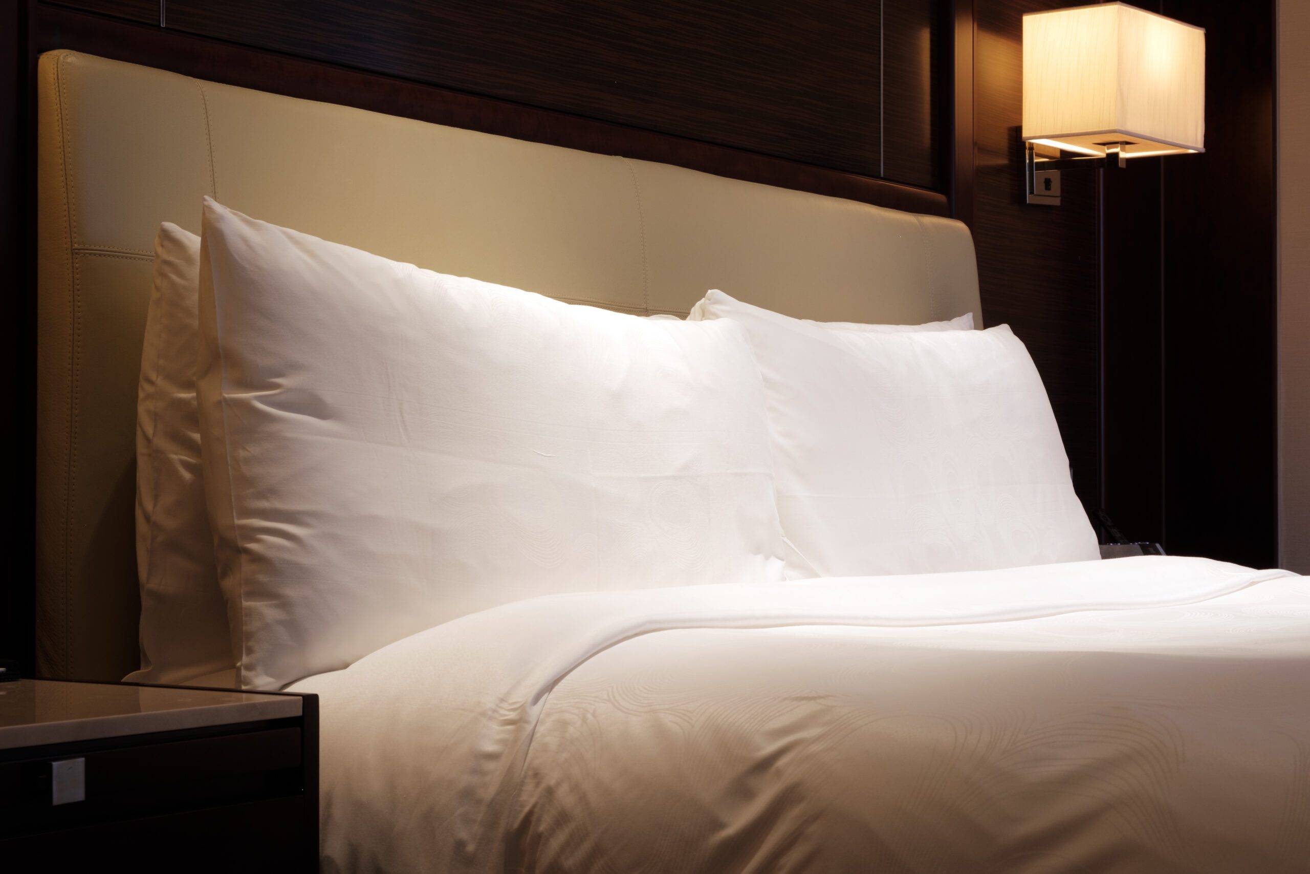 standard-king-size-beds-hotel-room
